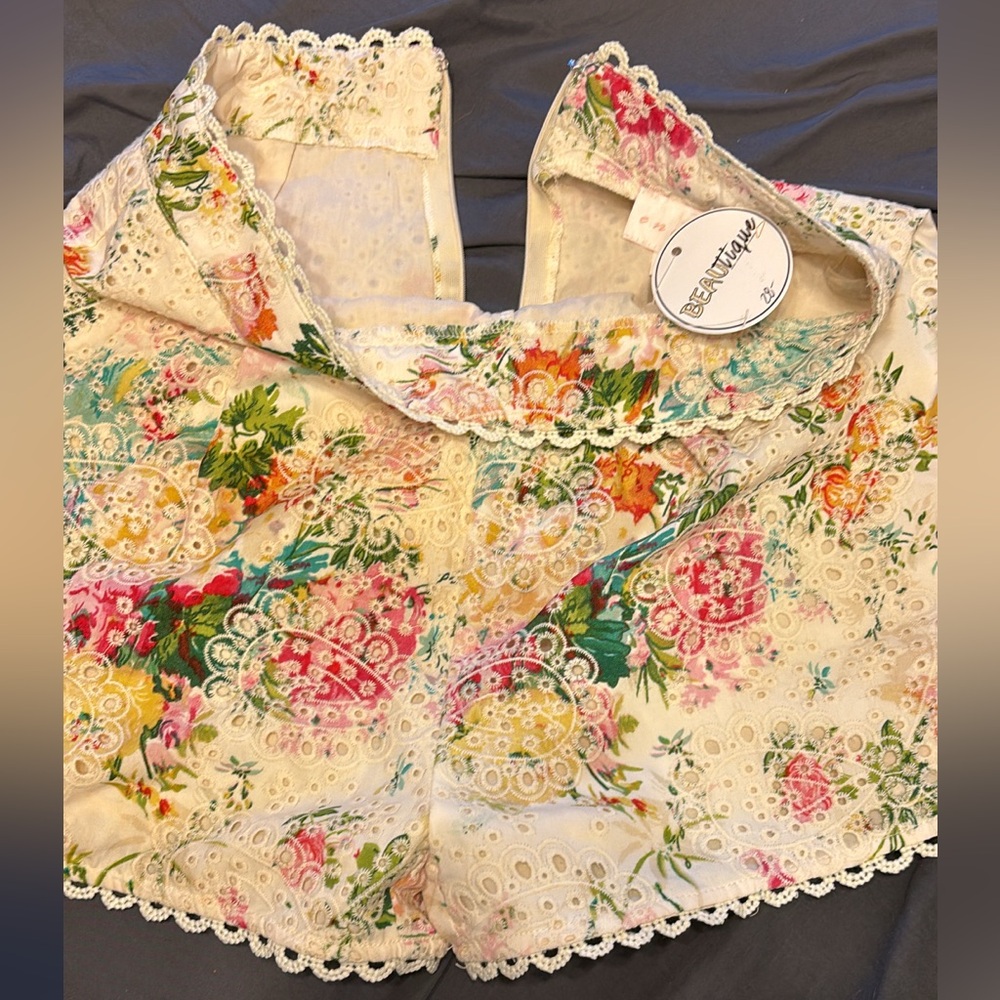 Shorts, size large